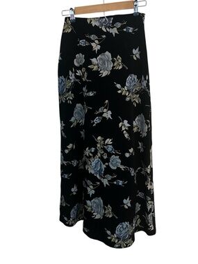 Genevieve Women's Black Floral A-Line Skirt Size Small